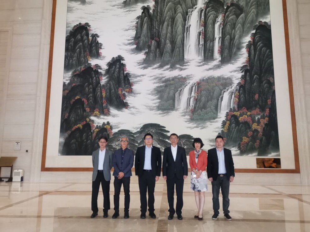 左起：國投會楊方恆監事長、國投會蘇永勝理事長、國投會吳偉恩會長、澳門中聯辦姚堅副主任、澳門中聯辦經濟部朱宏副部長、國投會陳躬斌秘書長