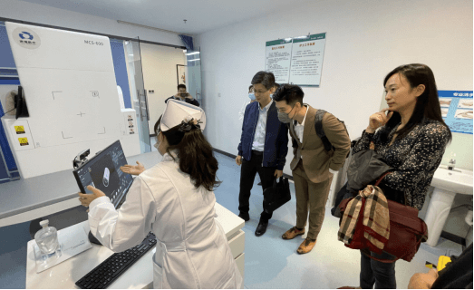 澳門國際投資協會參觀產品的操作演示